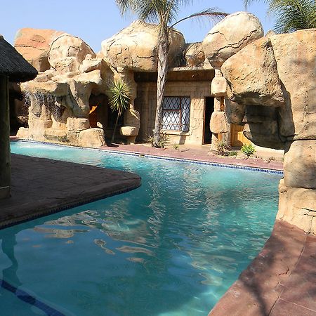 African Cave Lodge Hammanskraal Exterior foto
