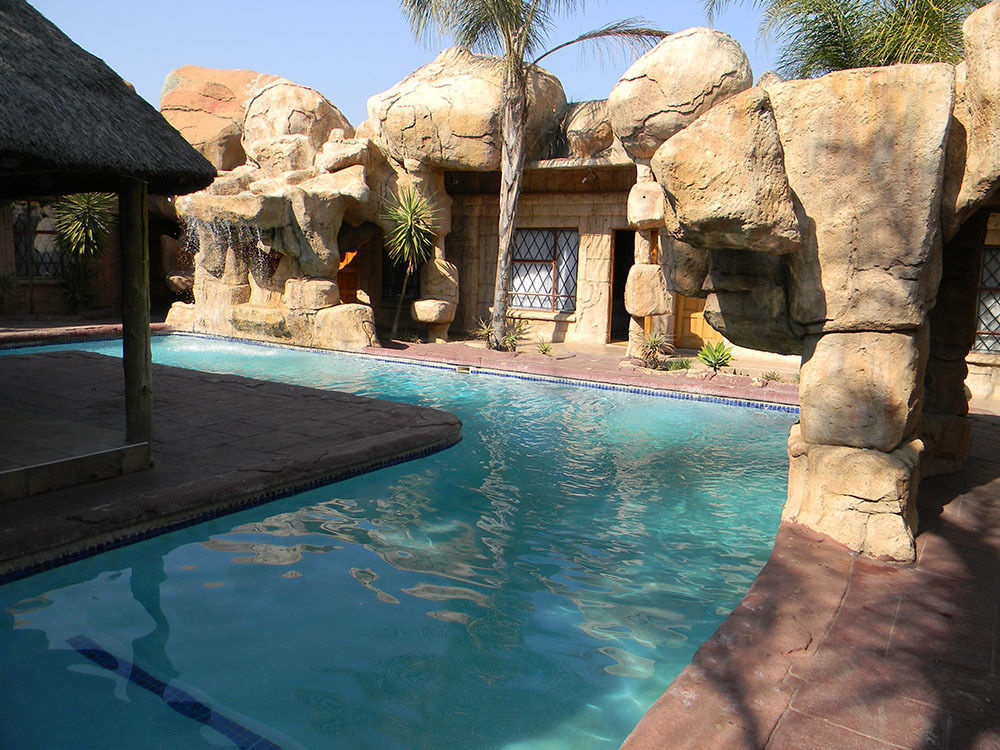 African Cave Lodge Hammanskraal Exterior foto