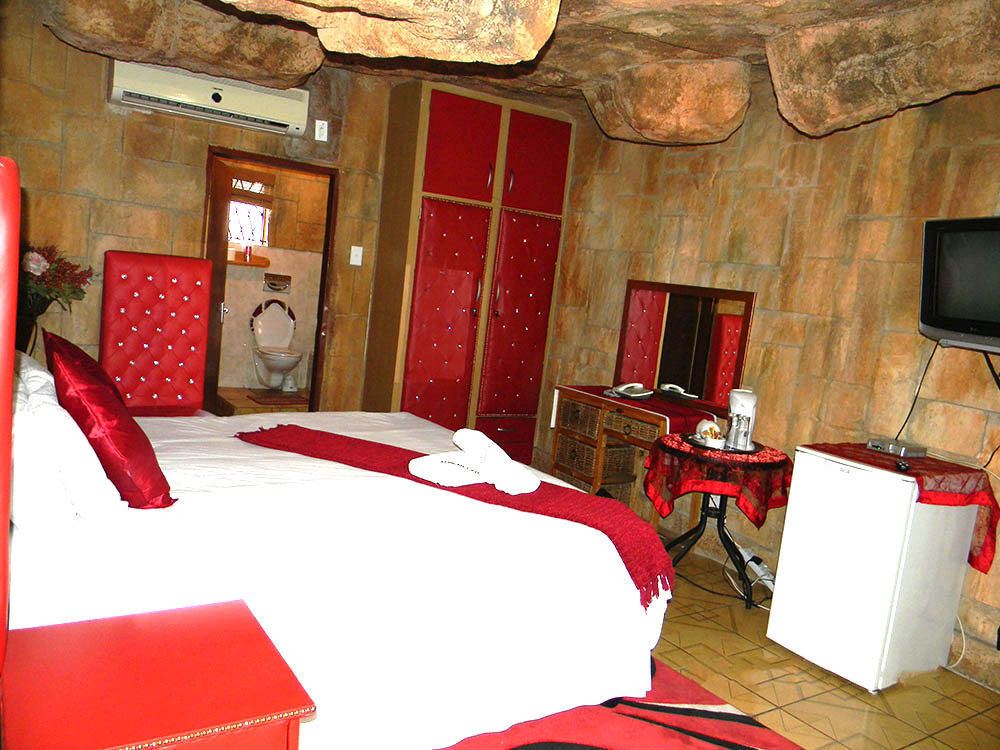 African Cave Lodge Hammanskraal Exterior foto
