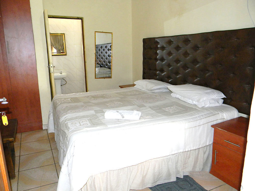 African Cave Lodge Hammanskraal Exterior foto