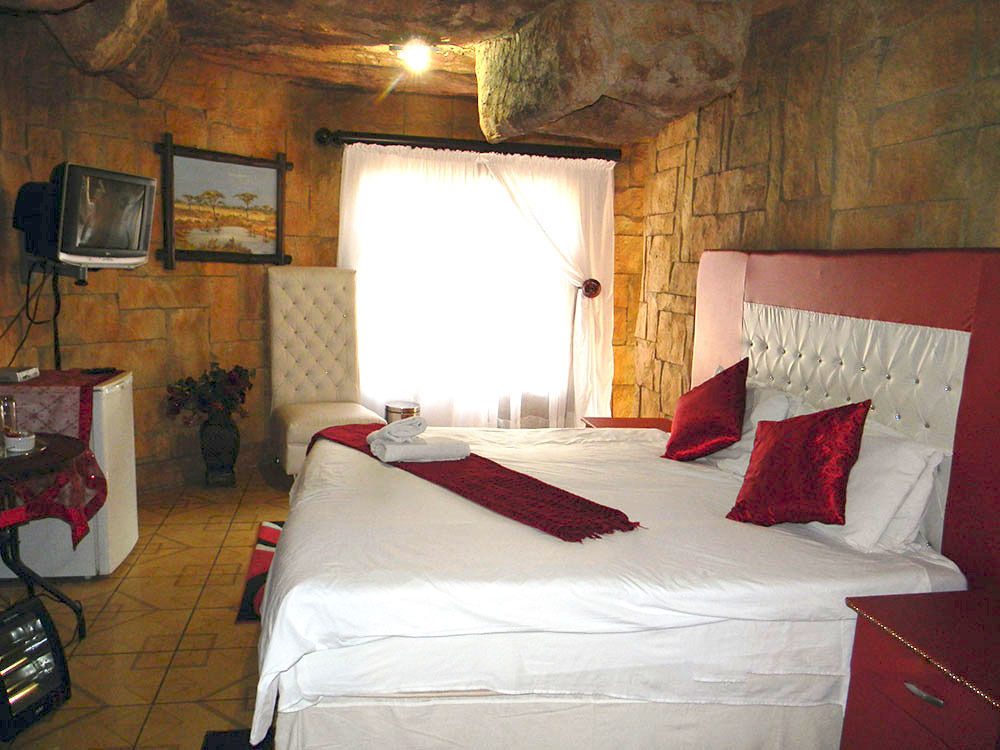 African Cave Lodge Hammanskraal Exterior foto