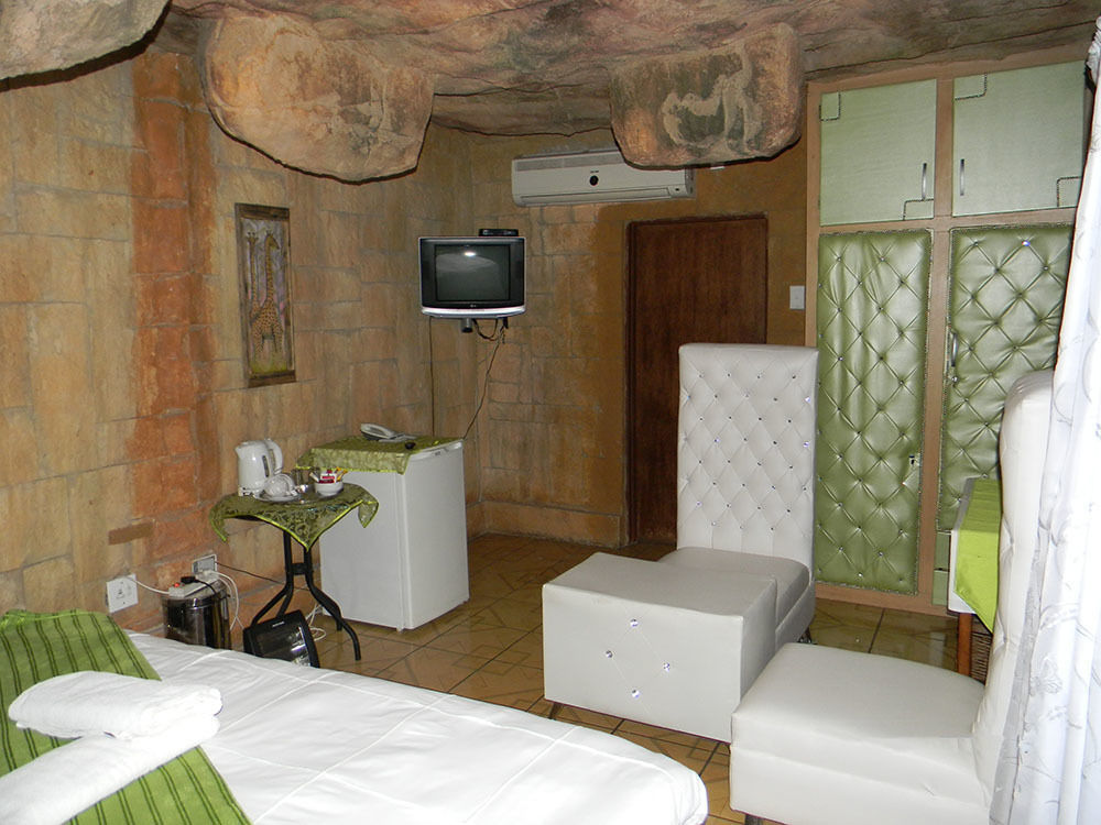 African Cave Lodge Hammanskraal Exterior foto