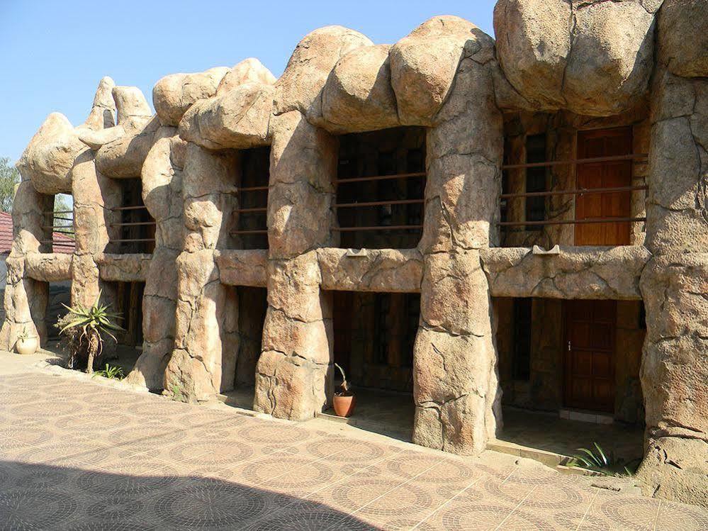 African Cave Lodge Hammanskraal Exterior foto