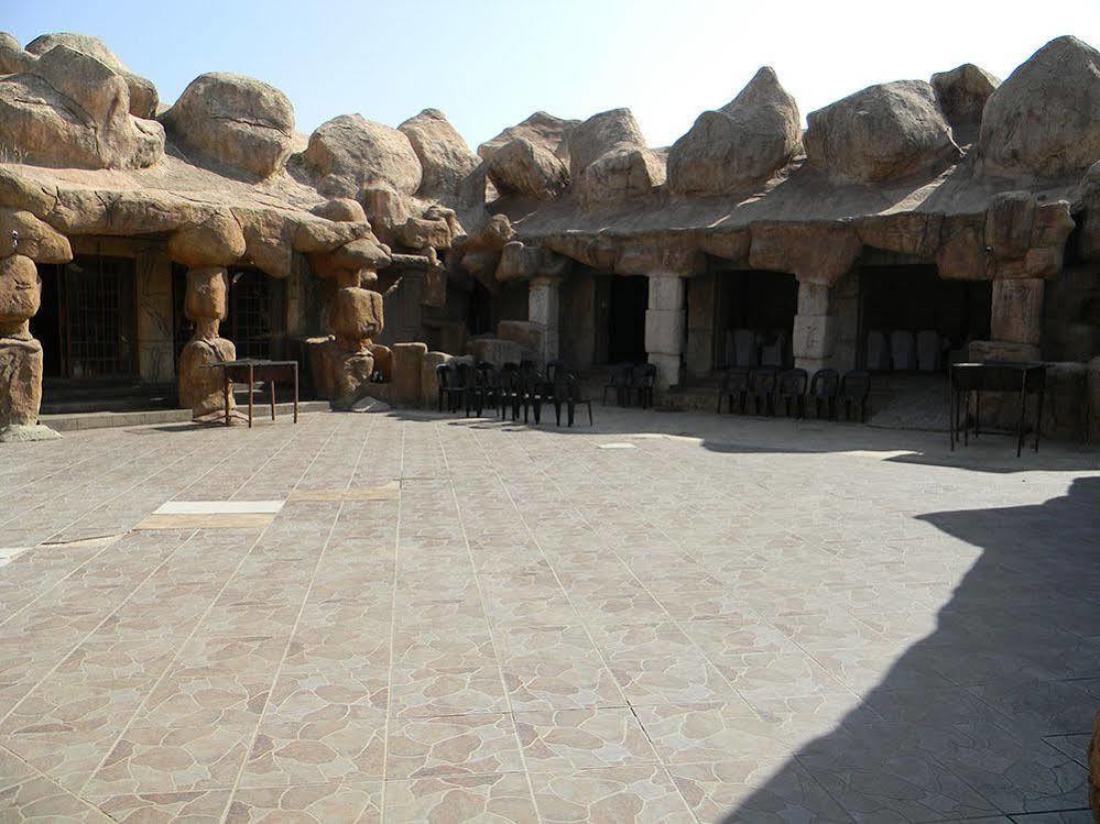 African Cave Lodge Hammanskraal Exterior foto